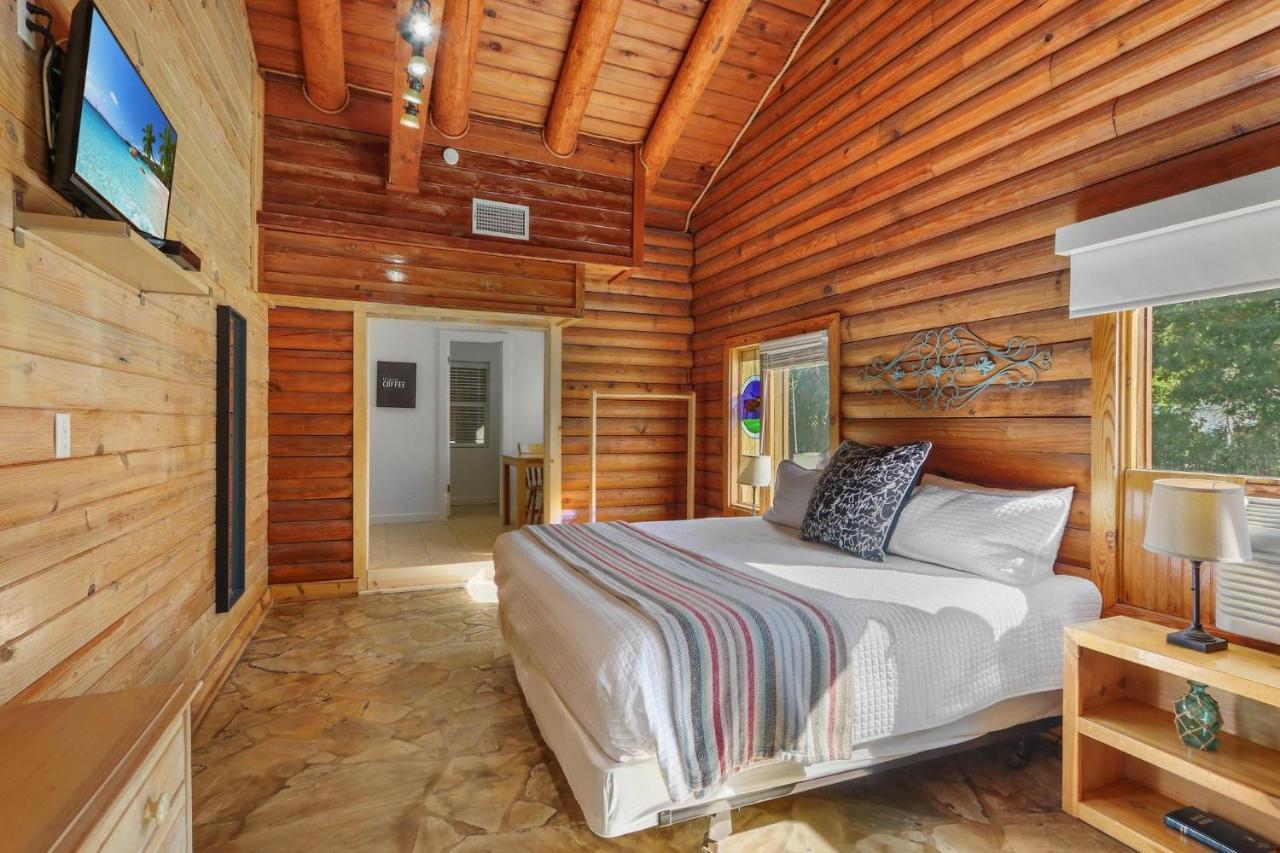 Wimberley Log Cabins Resort And Suites- Unit 4 Ngoại thất bức ảnh