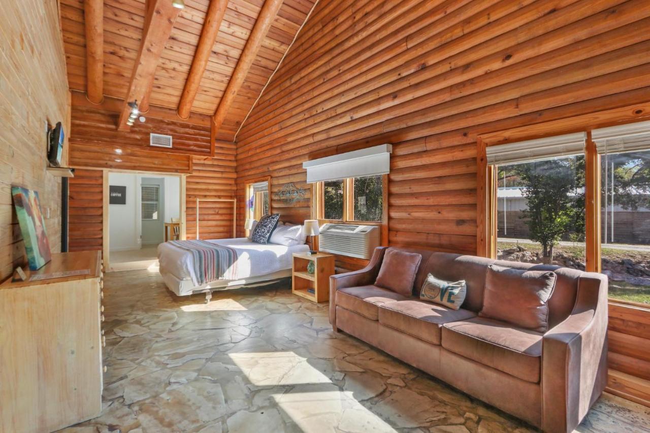 Wimberley Log Cabins Resort And Suites- Unit 4 Ngoại thất bức ảnh